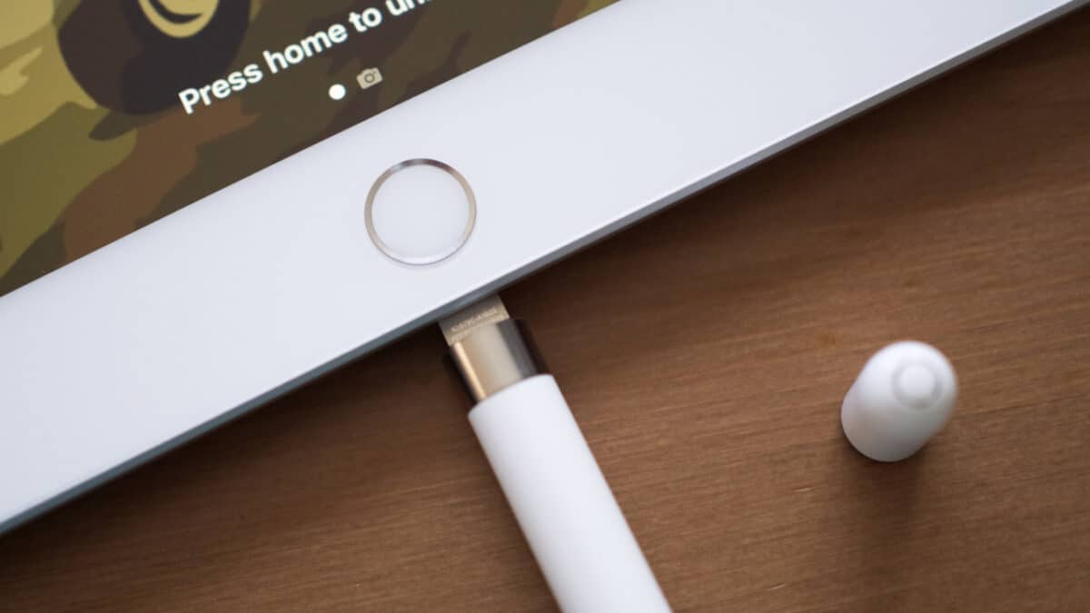 apple pencil 1st gen plug in to ipad