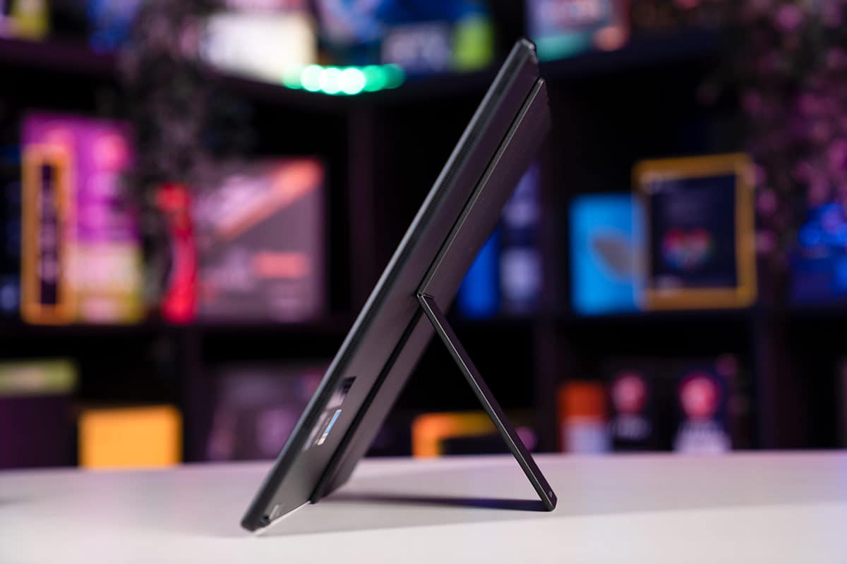 ASUS Zenbook 17 Fold OLED 41