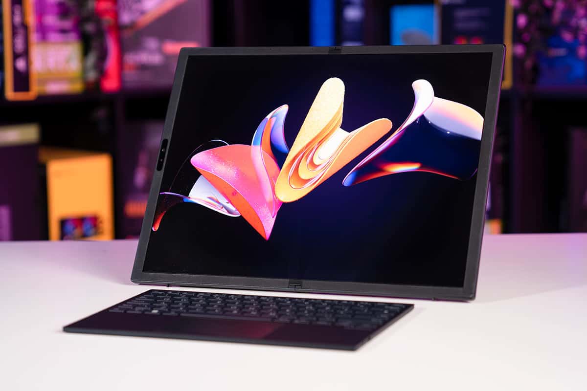 ASUS Zenbook 17 Fold OLED 52