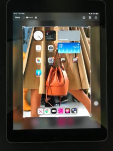 How to screenshot on iPad