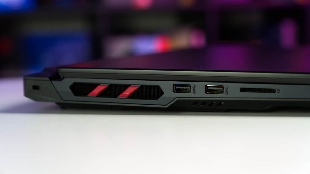 MSI Raider 18HX SD slot side