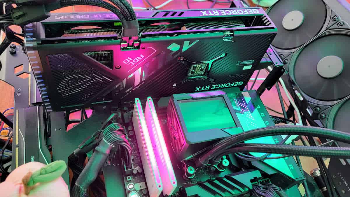 ROG Strix RTX 4070 Ti Super bench