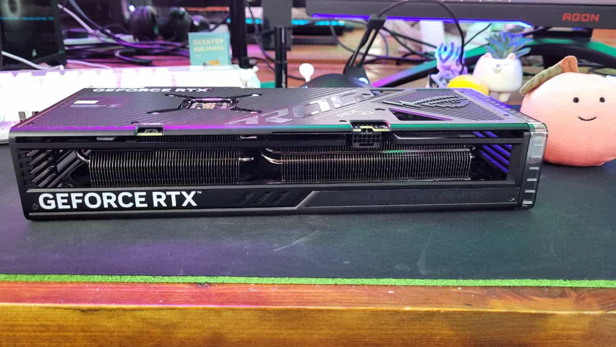 ROG Strix RTX 4070 Ti Super power connector